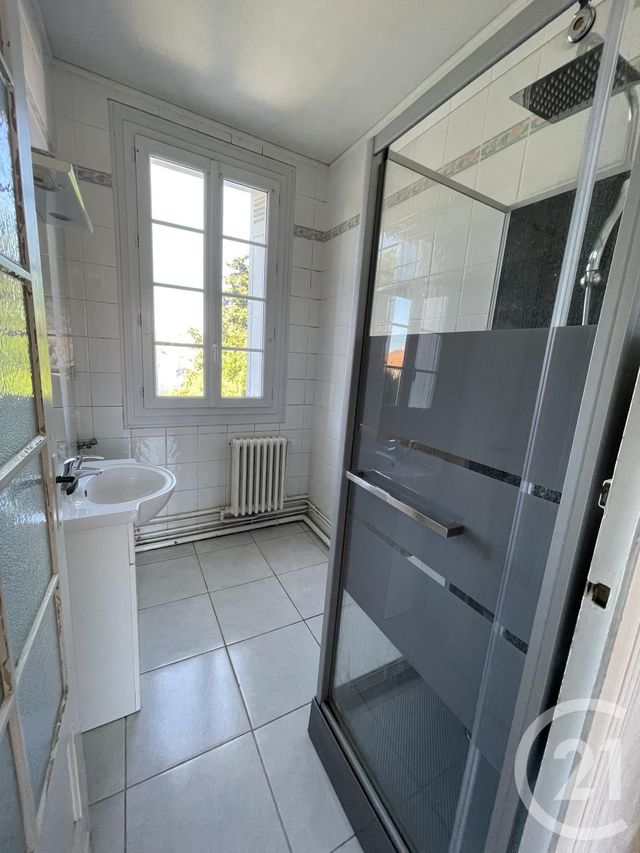 Afficher la photo en grand Appartement F4 à vendre - 4 pièces - 97.98 m2 - ROYAN - 17 - POITOU-CHARENTES - Century 21 Grand Large