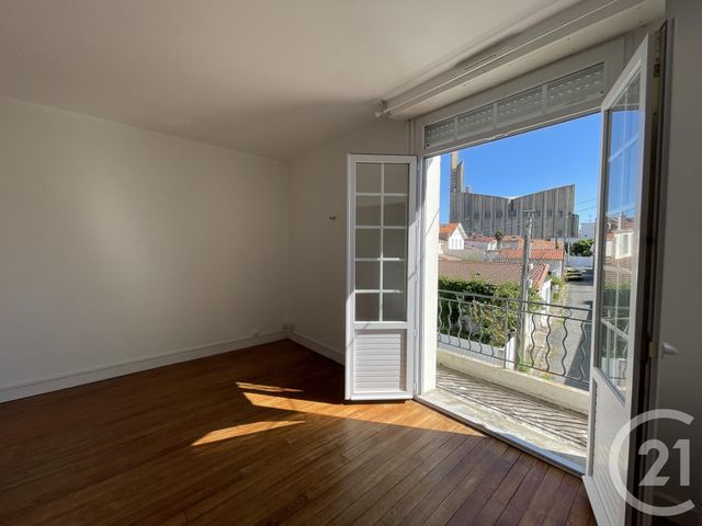 Afficher la photo en grand Appartement F4 à vendre - 4 pièces - 97.98 m2 - ROYAN - 17 - POITOU-CHARENTES - Century 21 Grand Large