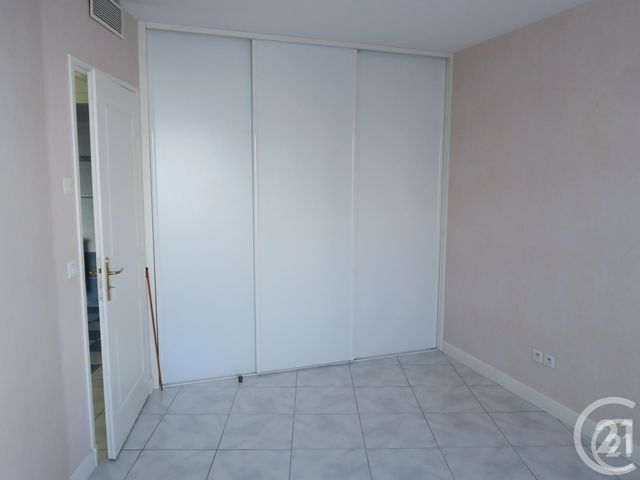 Afficher la photo en grand Appartement F4 à vendre - 4 pièces - 106.25 m2 - ROYAN - 17 - POITOU-CHARENTES - Century 21 Grand Large
