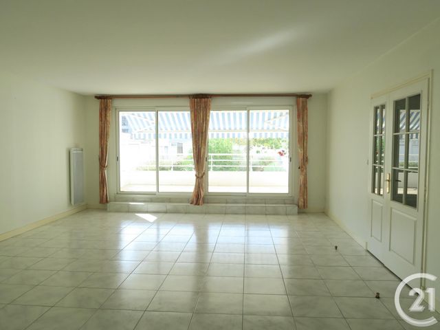 Afficher la photo en grand Appartement F4 à vendre - 4 pièces - 106.25 m2 - ROYAN - 17 - POITOU-CHARENTES - Century 21 Grand Large