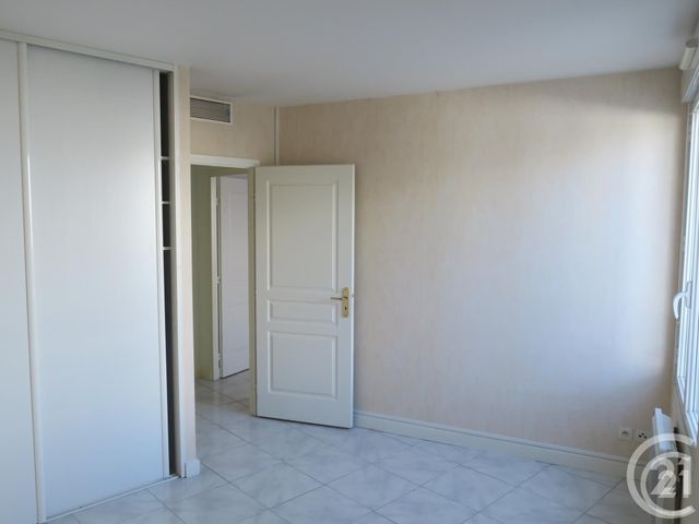 Afficher la photo en grand Appartement F4 à vendre - 4 pièces - 106.25 m2 - ROYAN - 17 - POITOU-CHARENTES - Century 21 Grand Large