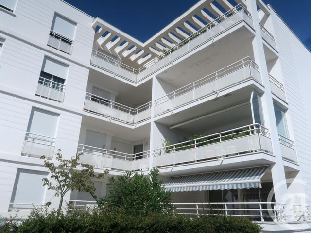 Afficher la photo en grand Appartement F4 à vendre - 4 pièces - 106.25 m2 - ROYAN - 17 - POITOU-CHARENTES - Century 21 Grand Large