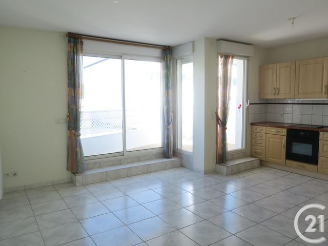 Afficher la photo en grand Appartement F4 à vendre - 4 pièces - 106.25 m2 - ROYAN - 17 - POITOU-CHARENTES - Century 21 Grand Large