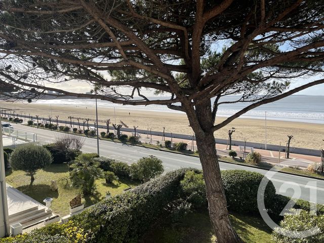 Afficher la photo en grand Appartement F5 à vendre - 5 pièces - 125.06 m2 - ROYAN - 17 - POITOU-CHARENTES - Century 21 Grand Large