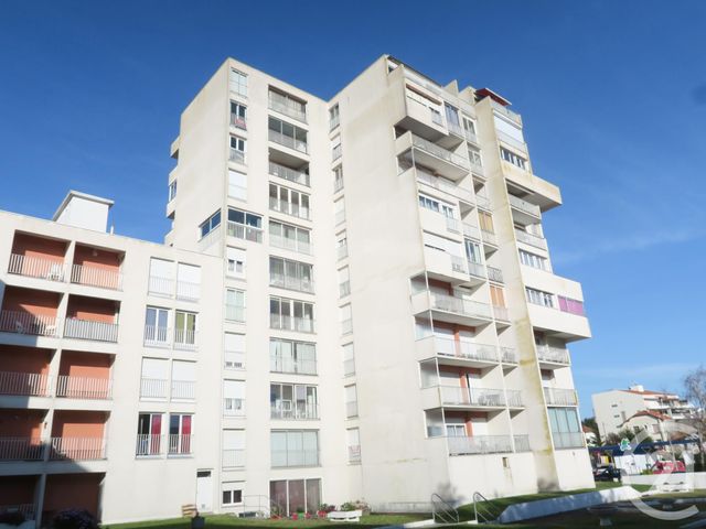 Afficher la photo en grand Appartement F4 à vendre - 4 pièces - 78.58 m2 - ROYAN - 17 - POITOU-CHARENTES - Century 21 Grand Large