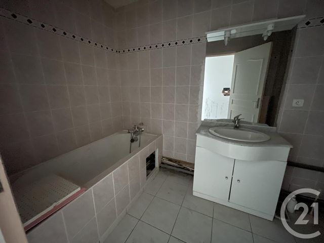 Appartement F4 à vendre - 4 pièces - 89.95 m2 - ROYAN - 17 - POITOU-CHARENTES - Century 21 Grand Large Appartement F4 à vendre - 4 pièces - 89.95 m2 - ROYAN - 17 - POITOU-CHARENTES - Century 21 Grand Large