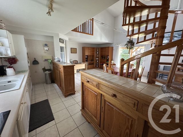 maison à vendre - 5 pièces - 145.26 m2 - ST PALAIS SUR MER - 17 - POITOU-CHARENTES - Century 21 Grand Large