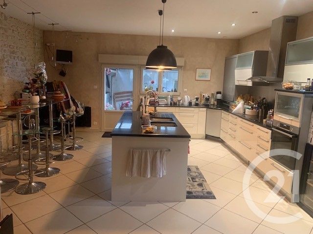 Afficher la photo en grand maison à vendre - 9 pièces - 244.95 m2 - SAUJON - 17 - POITOU-CHARENTES - Century 21 Grand Large