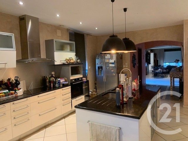 Afficher la photo en grand maison à vendre - 9 pièces - 244.95 m2 - SAUJON - 17 - POITOU-CHARENTES - Century 21 Grand Large