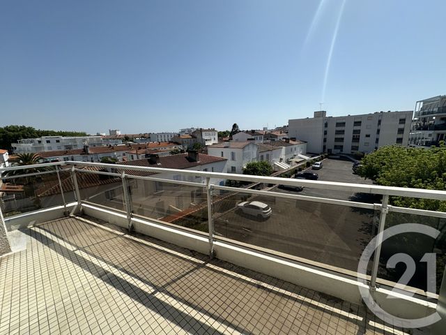 Appartement F3 à louer - 3 pièces - 69.28 m2 - ROYAN - 17 - POITOU-CHARENTES - Century 21 Grand Large