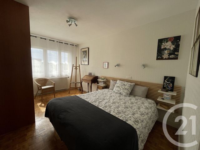Afficher la photo en grand Appartement T4 à vendre - 4 pièces - 116.61 m2 - ROYAN - 17 - POITOU-CHARENTES - Century 21 Grand Large