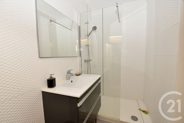 Appartement T3 à vendre - 3 pièces - 76.51 m2 - ROYAN - 17 - POITOU-CHARENTES - Century 21 Grand Large