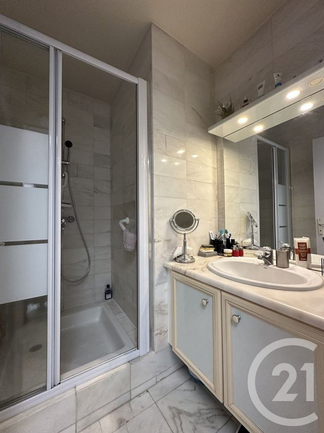 Appartement F3 à vendre - 3 pièces - 85.69 m2 - ROYAN - 17 - POITOU-CHARENTES - Century 21 Grand Large