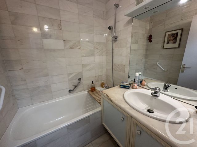 Appartement F3 à vendre - 3 pièces - 85.69 m2 - ROYAN - 17 - POITOU-CHARENTES - Century 21 Grand Large