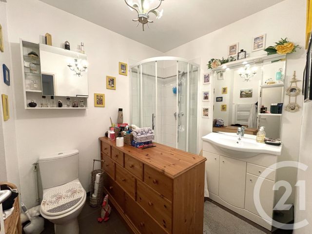 Appartement T2 à louer - 2 pièces - 42.77 m2 - ROYAN - 17 - POITOU-CHARENTES - Century 21 Grand Large