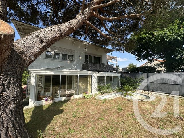 Appartement F5 à vendre - 5 pièces - 135.7 m2 - ROYAN - 17 - POITOU-CHARENTES - Century 21 Grand Large