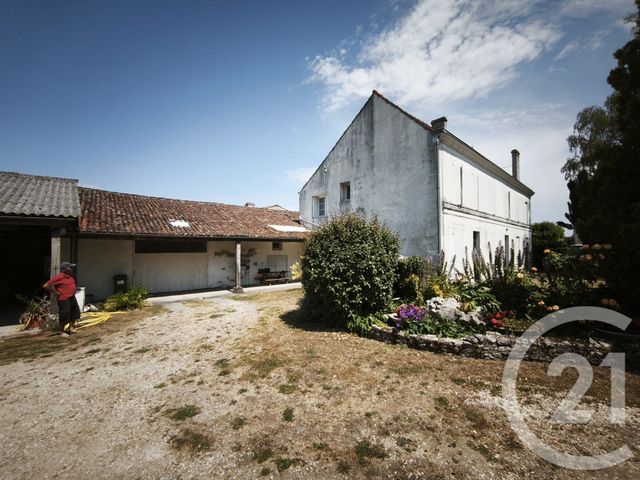 maison à vendre - 10 pièces - 324.7 m2 - ST ROMAIN DE BENET - 17 - POITOU-CHARENTES - Century 21 Grand Large