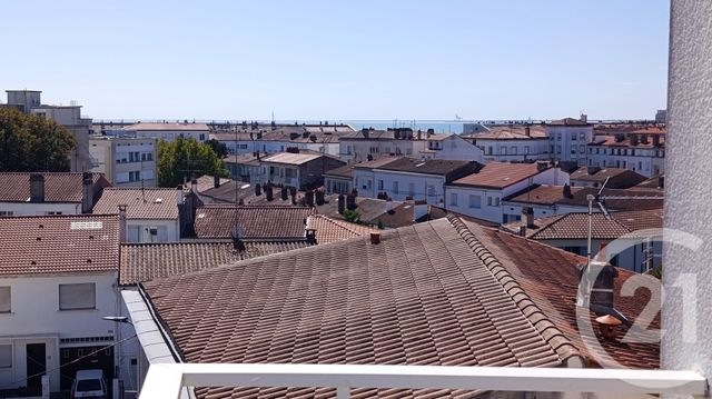 Appartement à louer - 2 pièces - 54.53 m2 - ROYAN - 17 - POITOU-CHARENTES - Century 21 Grand Large