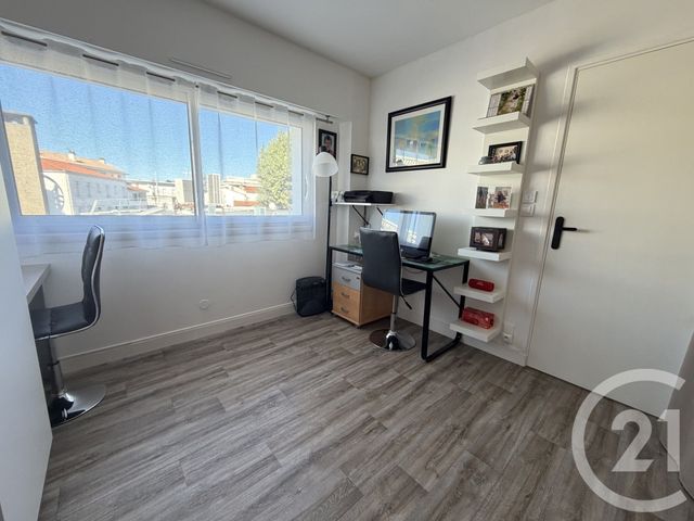 Appartement F3 à vendre - 3 pièces - 95.27 m2 - ROYAN - 17 - POITOU-CHARENTES - Century 21 Grand Large
